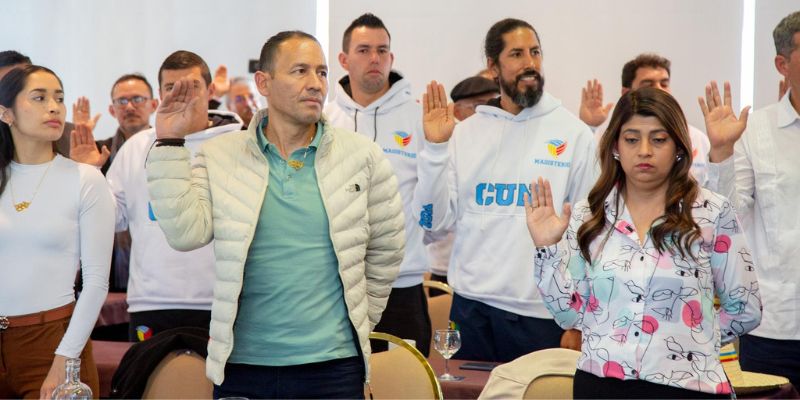 138 docentes de Cundinamarca reciben bandera para representar al departamento en encuentros nacionales
