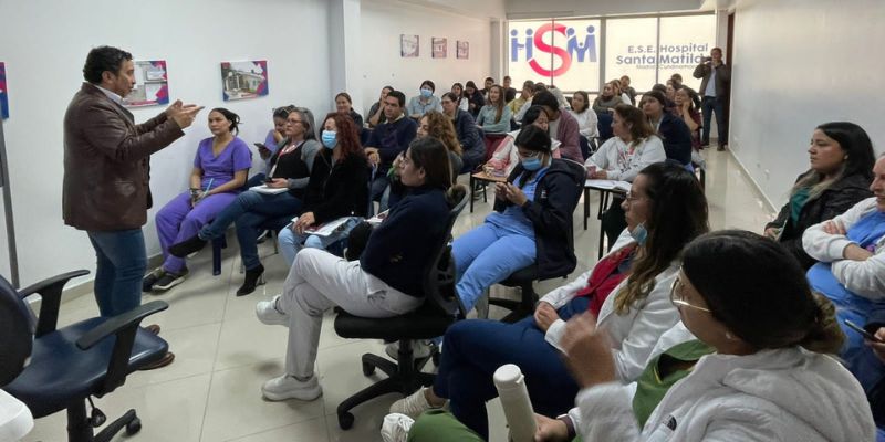 Gobernación de Cundinamarca forma a 258 servidores en atención con enfoque humano