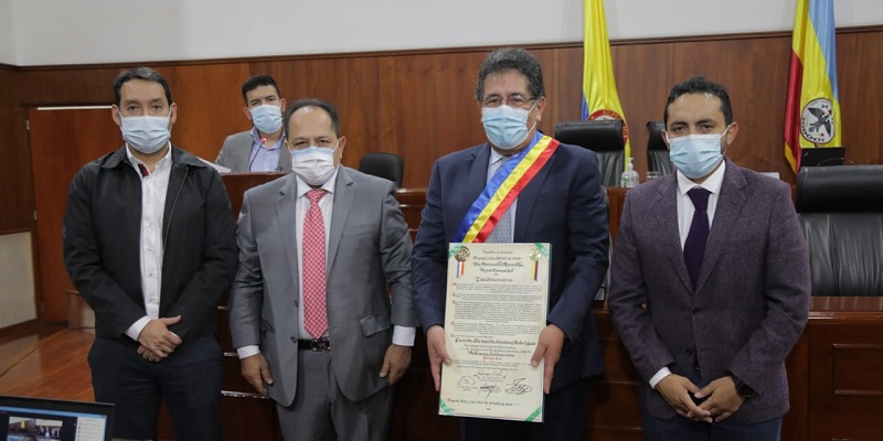 Viceministro de Hacienda, condecorado por Asamblea Departamental por su liderazgo regional
