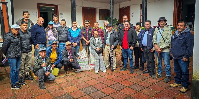 Caficultores de Machetá, Manta, Junín y Gachetá reciben fertilizantes para renovar sus cultivos y aumentar la productividad