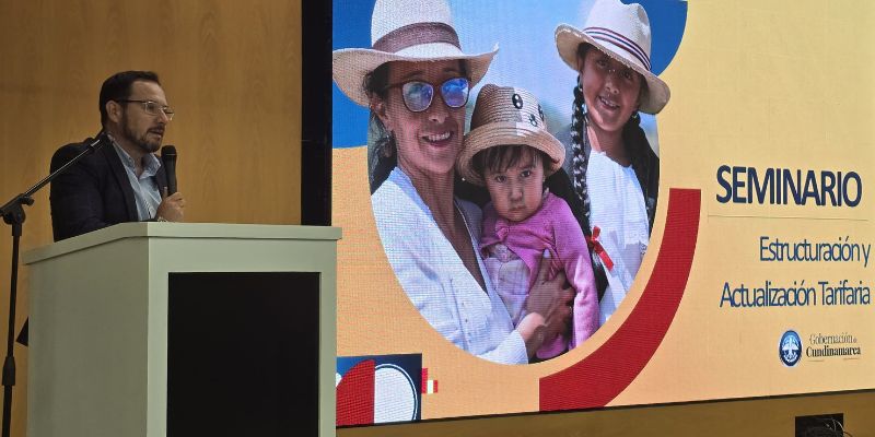 Cundinamarca certifica a funcionarios de 114 municipios para fortalecer gestión de servicios públicos

