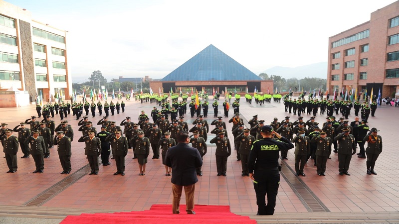 400 policías fueron condecorados por sus servicios distinguidos a Cundinamarca