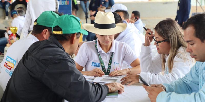Cundinamarca abre convocatoria para que líderes comunales terminen primaria y bachillerato

