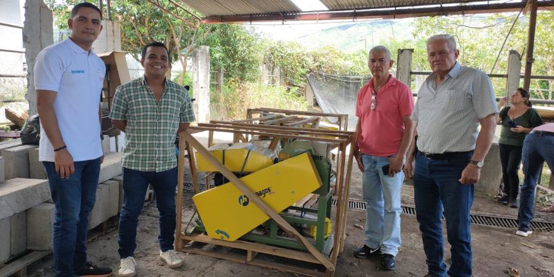 48 productores de setas orellanas reciben maquinaria con inversión de $34 millones en Guaduas