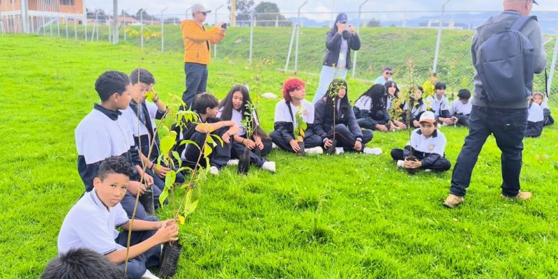 Miles de estudiantes siembran vida en la segunda jornada de Sembratón educativa