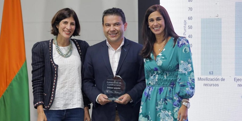 Cundinamarca recibe premio como mejor Departamento de Colombia

