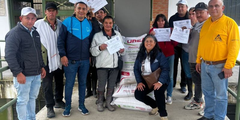 Caficultores de Machetá, Manta, Junín y Gachetá reciben fertilizantes para renovar sus cultivos y aumentar la productividad