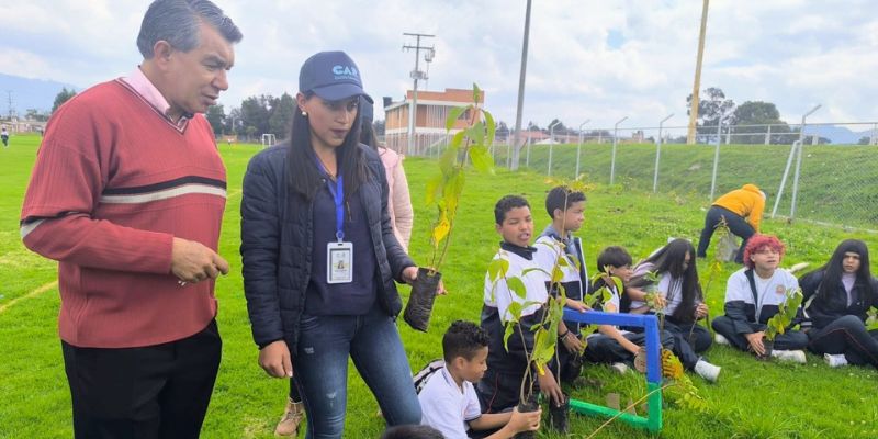Miles de estudiantes siembran vida en la segunda jornada de Sembratón educativa