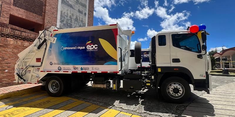 Útica renueva su sistema de aseo con moderno vehículo compactador