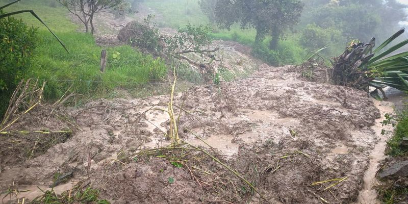 Intensas lluvias dejan desbordamientos, deslizamientos y carreteras colapsadas en el oriente de Cundinamarca

