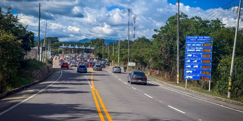 Gobernador Jorge Rey resalta movilidad segura para más de 2 millones de carros y reducción de muertes en las vías de Cundinamarca durante el puente festivo