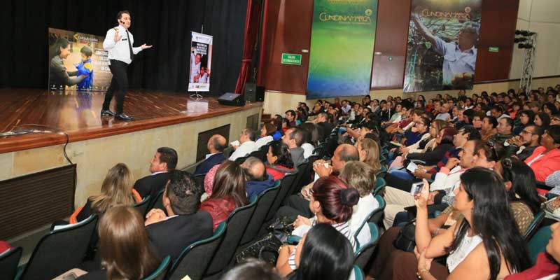 “Florece y prospera maestro de Cundinamarca”: Andrés López

