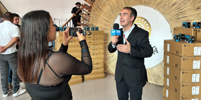 Gobernador Jorge Rey celebra la entrega de 20 Centros Interactivos Digitales en Cundinamarca

