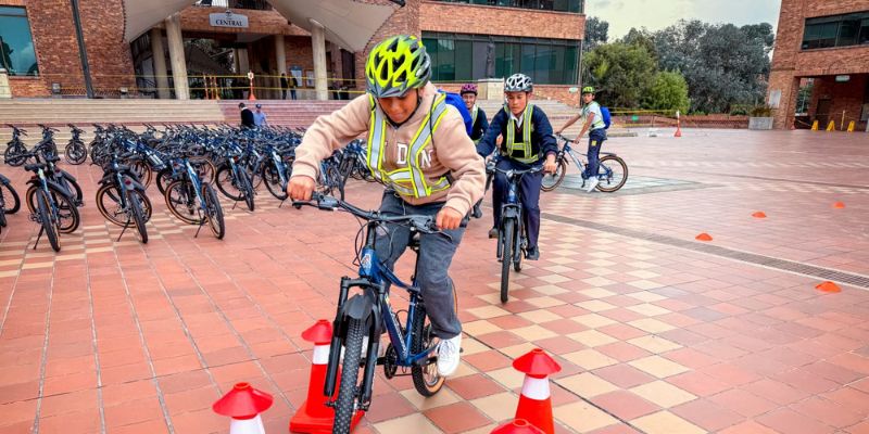 CundiEscarabajos al Cole llega a Gachetá, Machetá y Junín: 131 bicicletas garantizan la movilidad escolar segura para jóvenes rurales