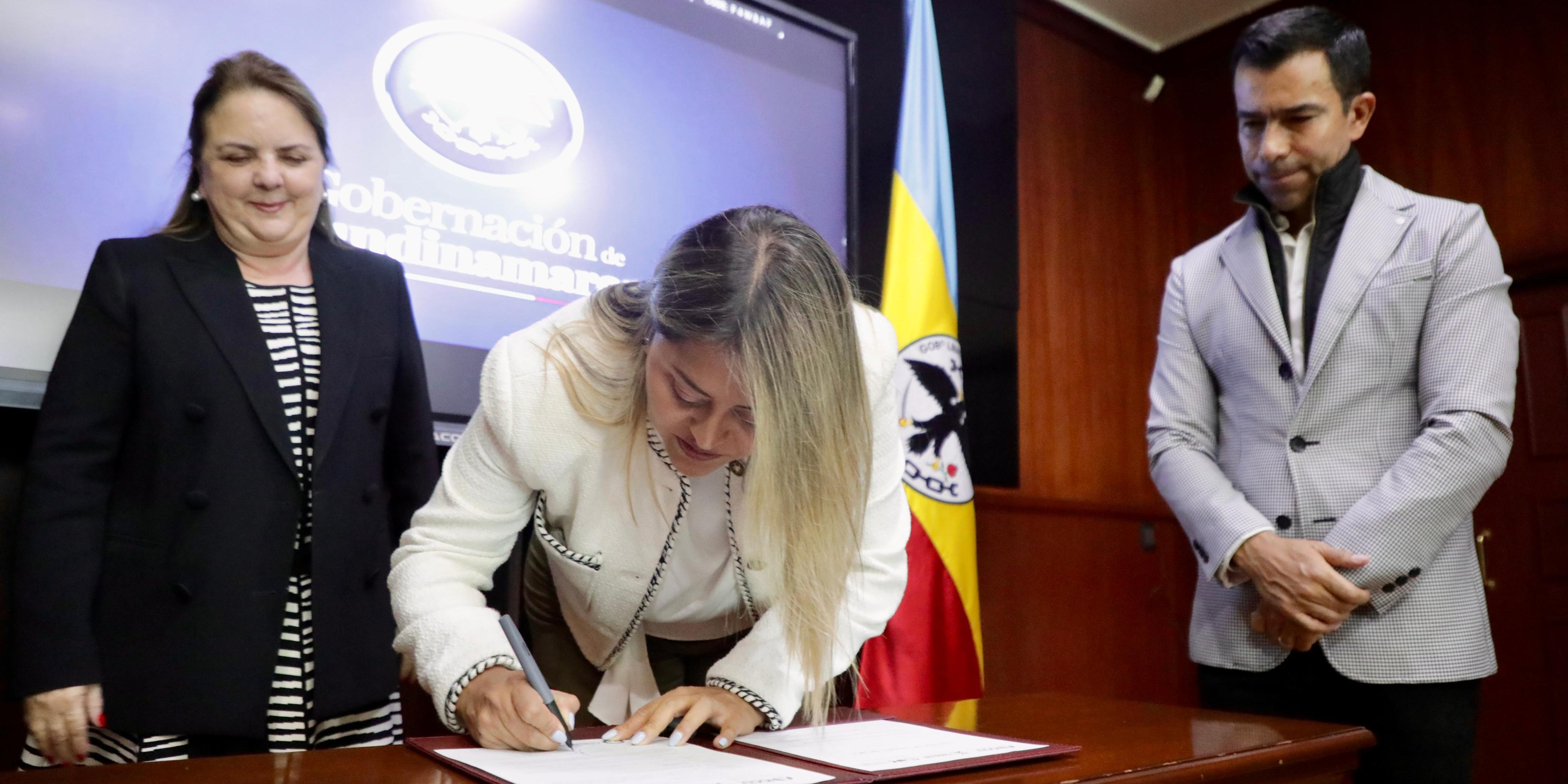 Cundinamarca y el Banco Mundial suscribieron convenio para la concesión vial entre Chía, Mosquera, La Mesa y Girardot