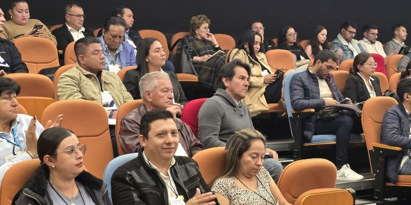 Cundinamarca certifica a funcionarios de 114 municipios para fortalecer gestión de servicios públicos

