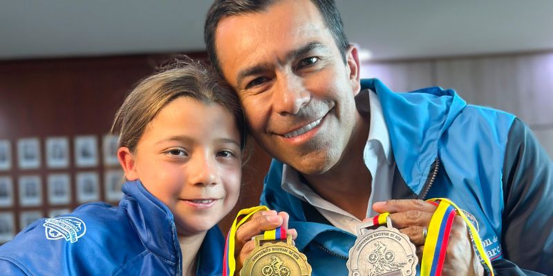 “Quiero llegar a un Mundial de Cross Country”: Mariana Fernández, medallista de oro en MTB, durante reconocimiento del gobernador Jorge Rey