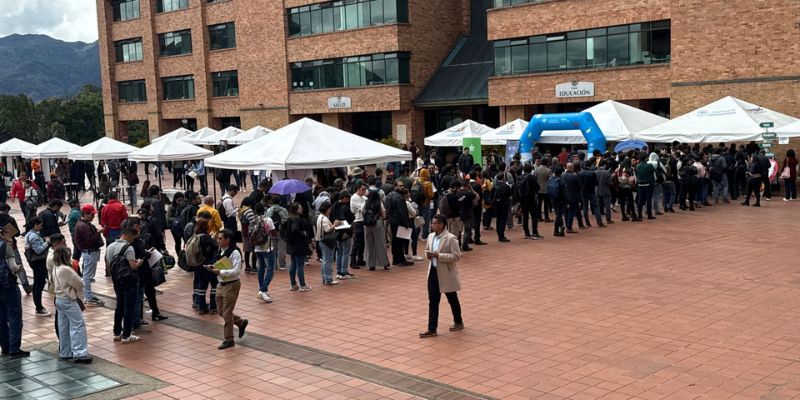 El empleo también tiene estación: Regiotram impulsa feria laboral en Cundinamarca junto a otras 30 empresas