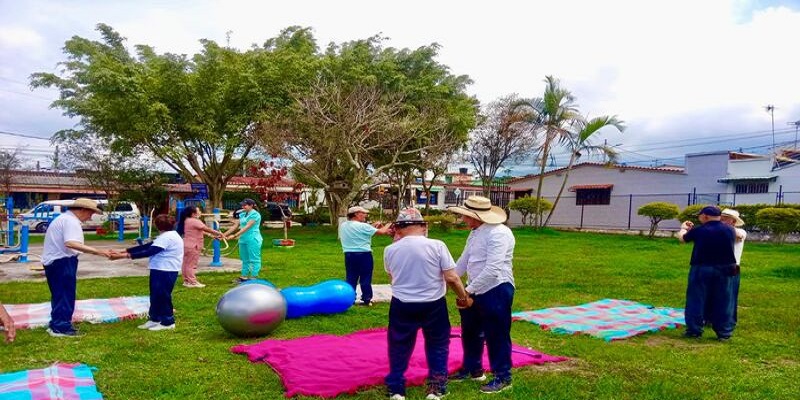 Renovación vital a través de caminatas y pilates Matt en el Centro Belmira de la Beneficencia de Cundinamarca