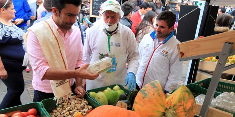 Con pie derecho arrancaron mercados campesinos en Bogotá