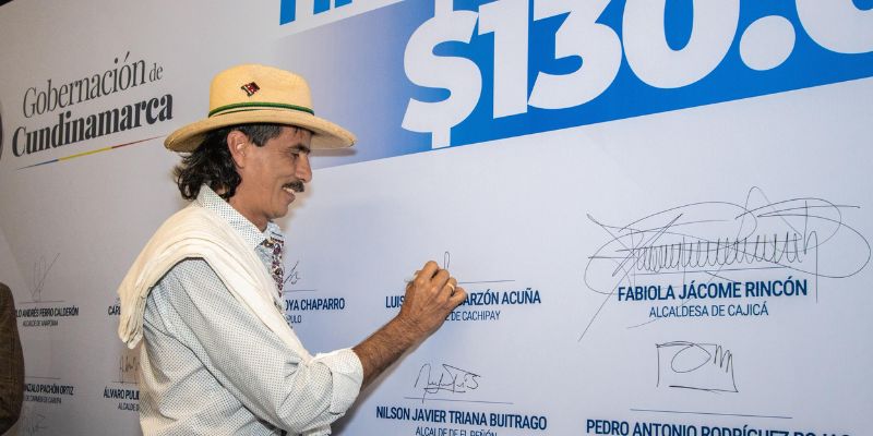 Gobernador Jorge Rey firma convenios por $130.000 millones para infraestructura vial y social en 59 municipios