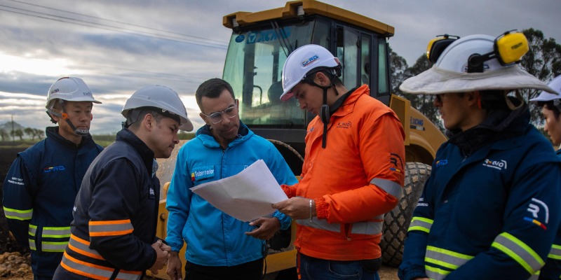 Gobernador Jorge Rey reporta más de 8 km de rieles desmontados y avances en la estación elevada de Mosquera para Regiotram

