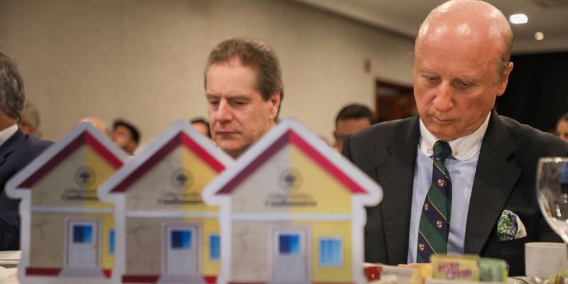 En desayuno con el gobernador Jorge Rey, más de 120 empresarios donan viviendas y aportan recursos para reconstruir Paratebueno y Medina
