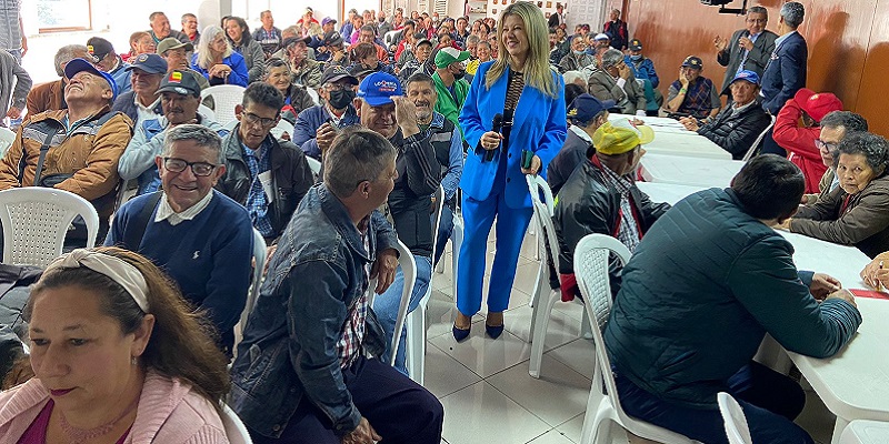 Lotería de Cundinamarca adelantó multitudinaria reunión con loteros de la capital


