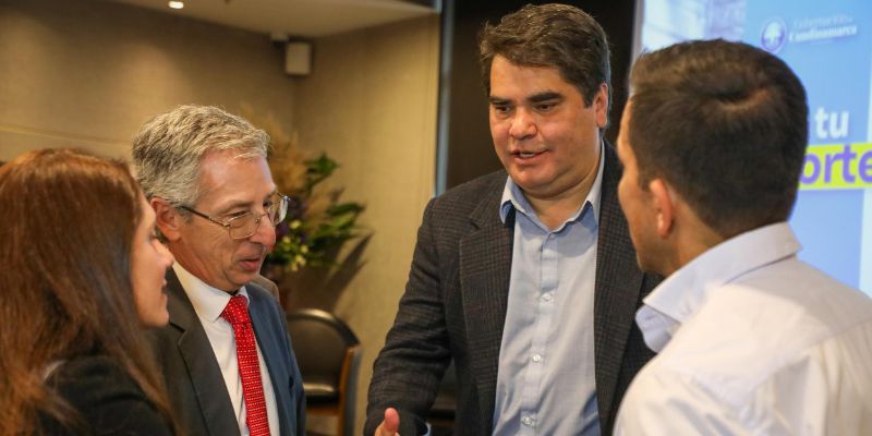 En desayuno con el gobernador Jorge Rey, más de 120 empresarios donan viviendas y aportan recursos para reconstruir Paratebueno y Medina