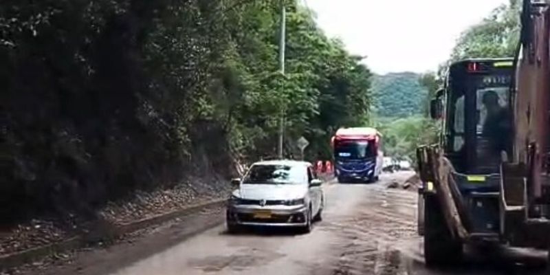 Avanza reapertura de la vía Anapoima  – Apulo tras derrumbe en El Copial, anuncia el gobernador Jorge Rey