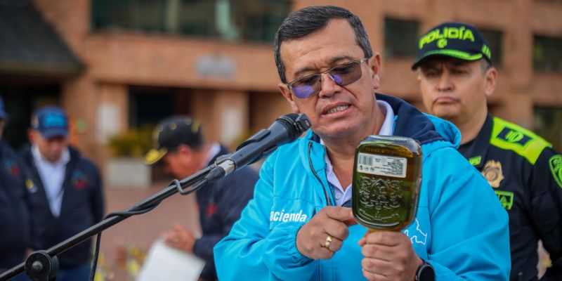 Gobernador Jorge Rey lidera golpe contra red de licor adulterado que operaba en Bogotá