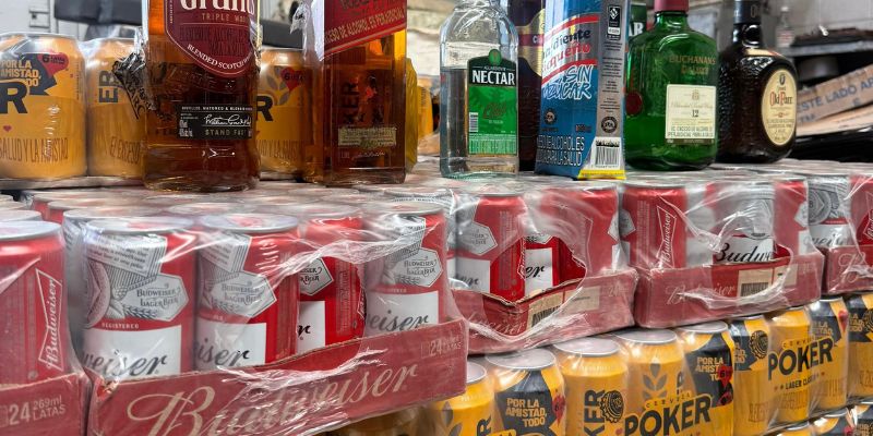 Cundinamarca destruye licor adulterado y elementos de contrabando para proteger la salud pública