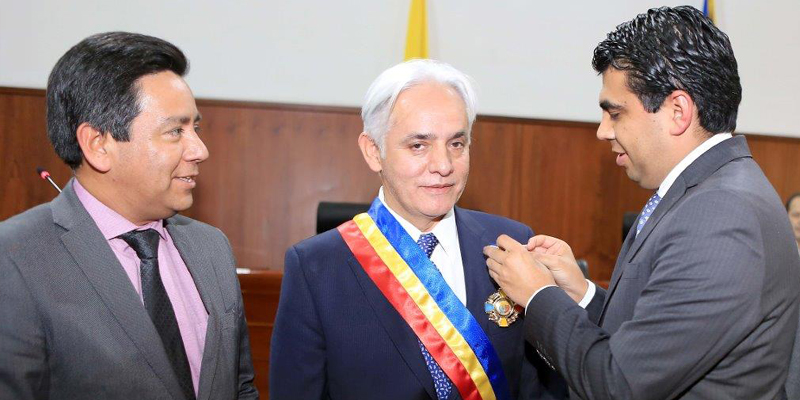 Asamblea de Cundinamarca reconoce la trayectoria del médico Julio César Granada Camacho 





































