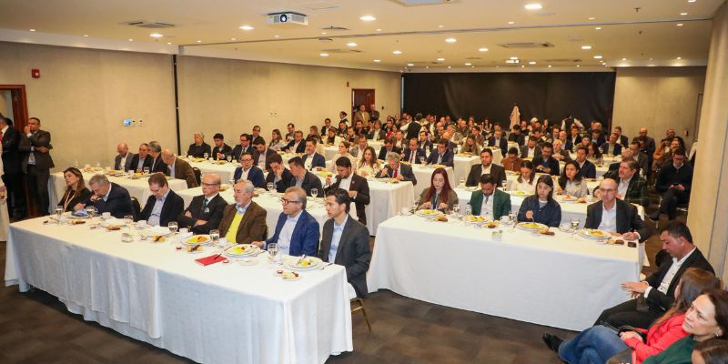 En desayuno con el gobernador Jorge Rey, más de 120 empresarios donan viviendas y aportan recursos para reconstruir Paratebueno y Medina