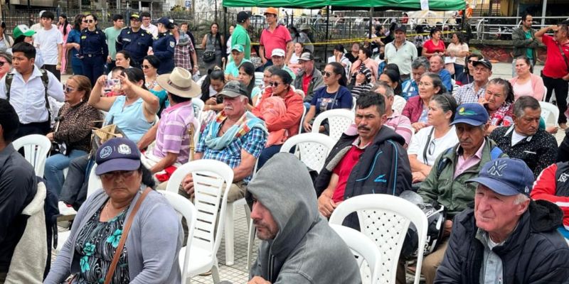 Avanza la atención de 200 familias damnificadas en Cáqueza por emergencia invernal


