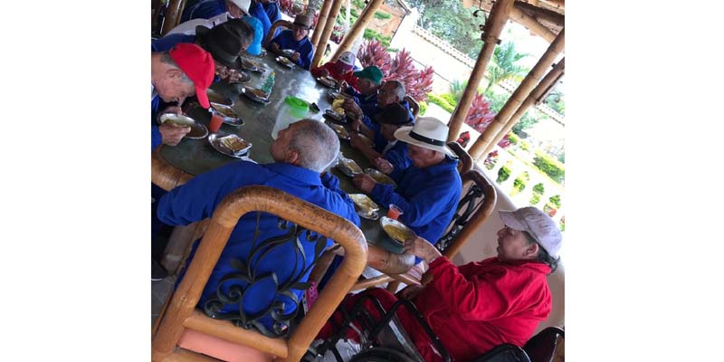 Adultos mayores del Centro Bienestar del Anciano Belmira disfrutaron un día de campo




