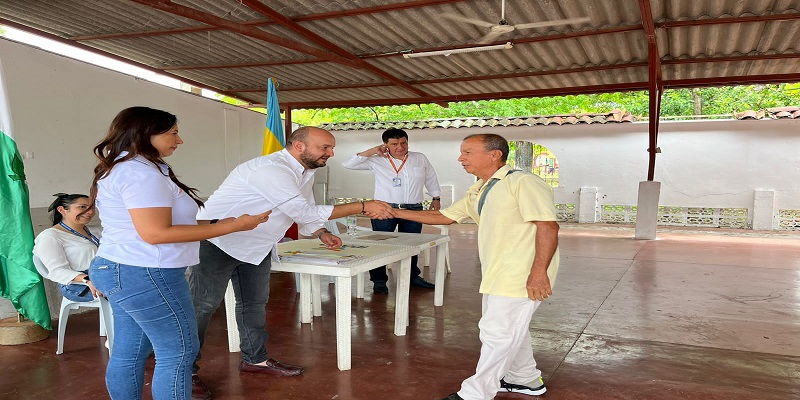 39 familias de San Juan de Rioseco recibieron el título de propiedad de sus viviendas


