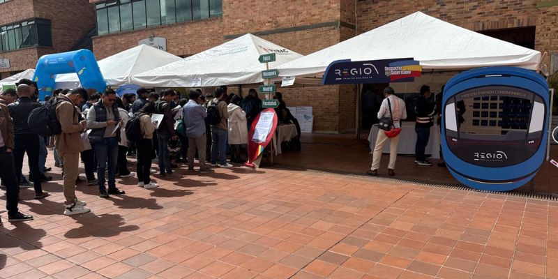 El empleo también tiene estación: Regiotram impulsa feria laboral en Cundinamarca junto a otras 30 empresas