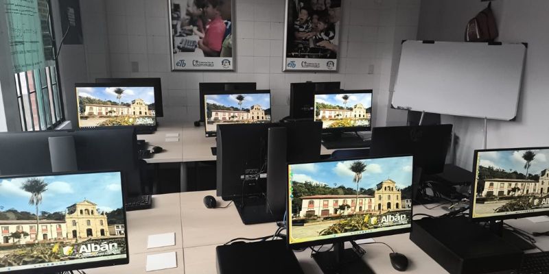 Centro Interactivo de Albán recibe 15 equipos de última tecnología y se consolida como nodo de inclusión digital