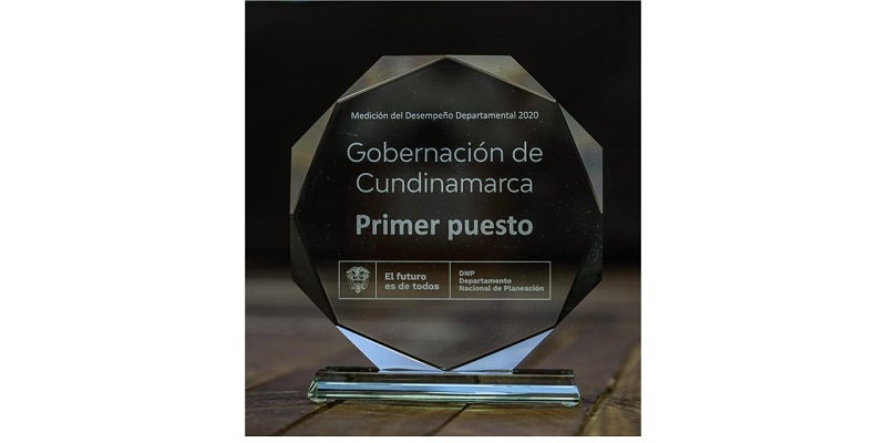 Cundinamarca recibe premio como mejor Departamento de Colombia

