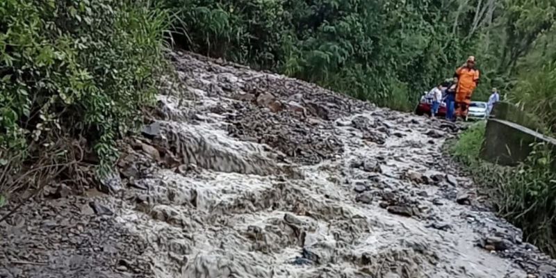 Derrumbes e inundaciones afectan vías en Nocaima, Villeta, Útica, Quebrada Negra y La Vega
