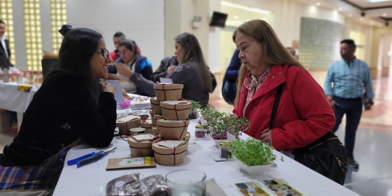 Emprendedores cundinamarqueses impulsan la producción sostenible en la sexta Vitrina Verde