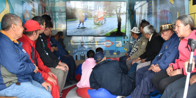 Personas mayores del Centro San José de Facatativá participaron en jornada pedagógica y de integración en Productos Ramo



