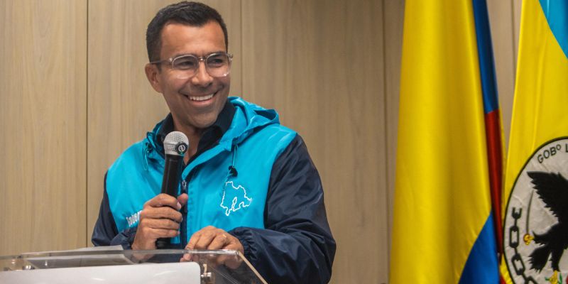 Tecnología para el campo: 35 municipios reciben computadores para modernizar la extensión rural