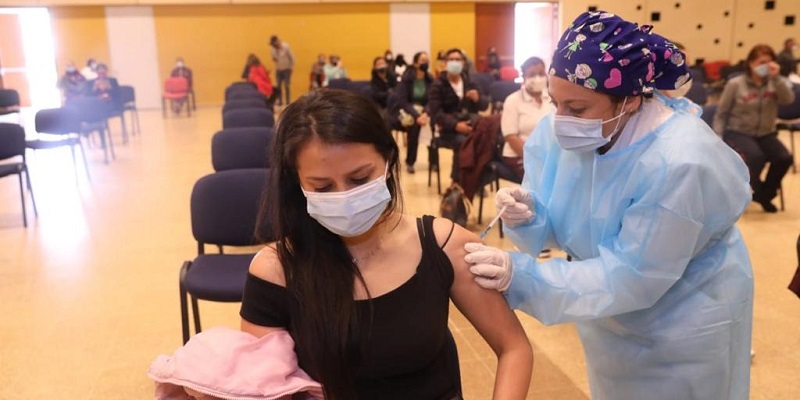 Gobernador hace llamado urgente al Ministro de Salud para aumentar vacunación contra el Covid 19


