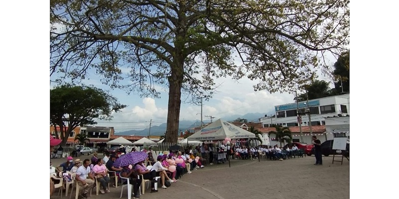 Cundinamarca promueve el autoexamen en la lucha contra el cáncer de mama






