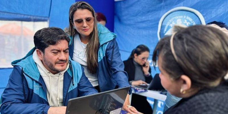Formación digital gratuita despierta el interés de los soachunos en Feria de Servicios para Víctimas
