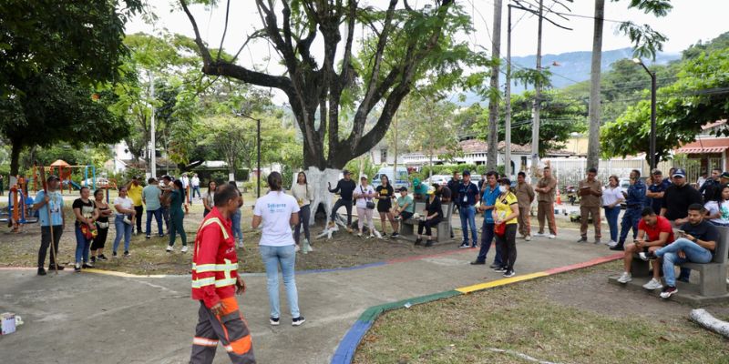 Personas privadas de la libertad participaron en jornada de embellecimiento en Villeta

