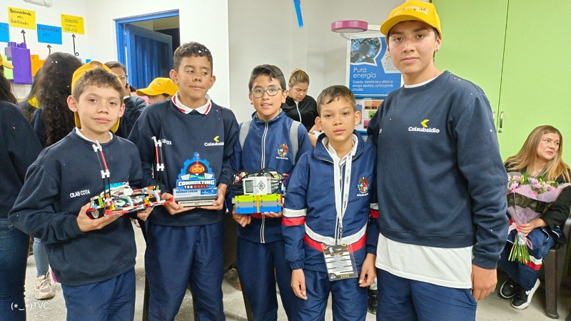Tres estudiantes de Cota representarán al país en Olimpiada Mundial de Robótica
