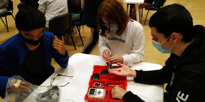 El Lego Mindstorms Ev3 Robot llegó hasta las comunidades de aprendizaje de Cajicá